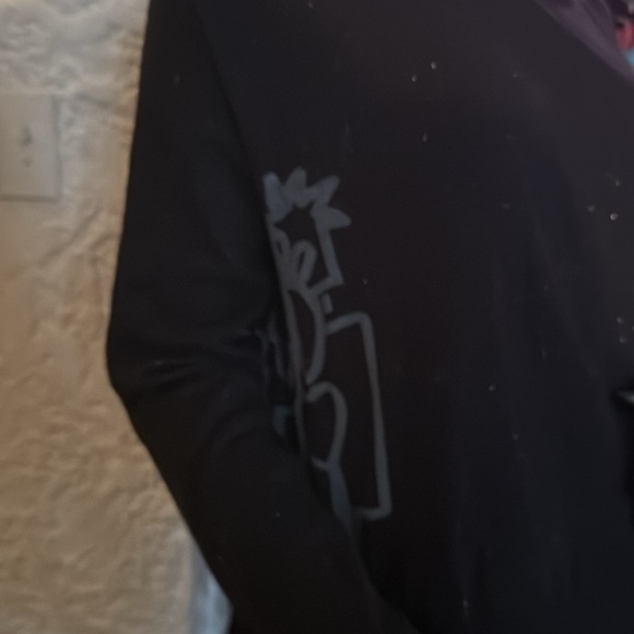 Black pullover sweater with French graffiti. - Picture 4 of 7